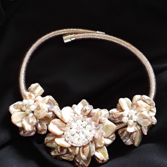 GARDENIA  Flower Statement Necklace - Picture 7 of 8